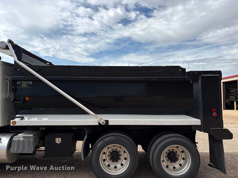 image for item FC2476 1999 International 9100 dump truck