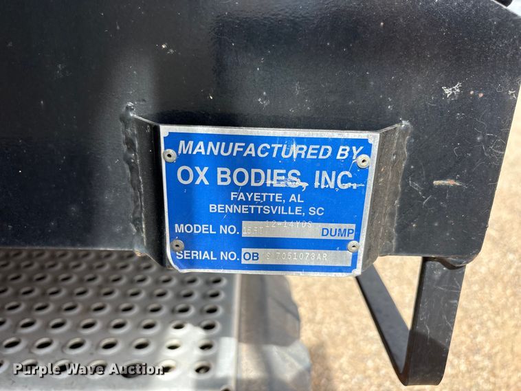 image for item FC2476 1999 International 9100 dump truck