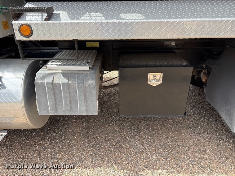 image for item FC2476 1999 International 9100 dump truck