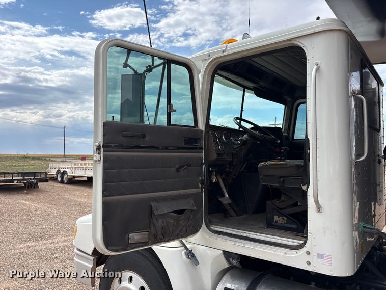 image for item FC2476 1999 International 9100 dump truck