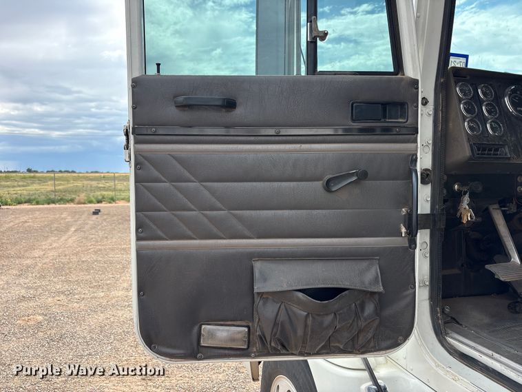 image for item FC2476 1999 International 9100 dump truck