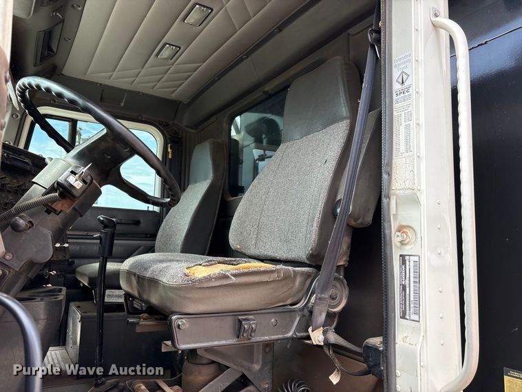 image for item FC2476 1999 International 9100 dump truck