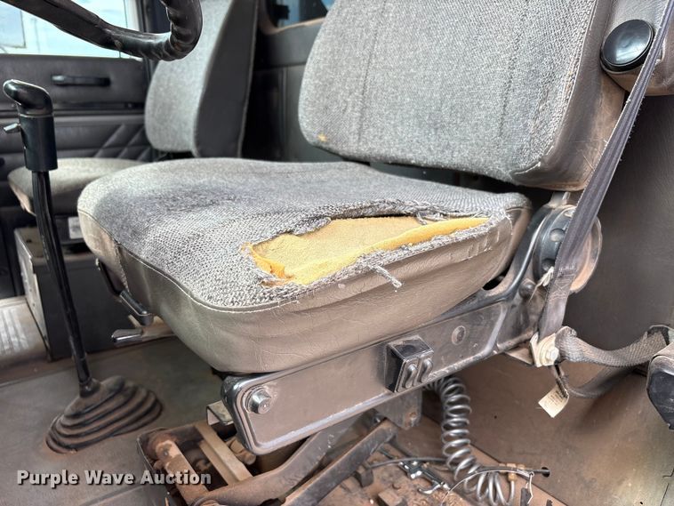 image for item FC2476 1999 International 9100 dump truck