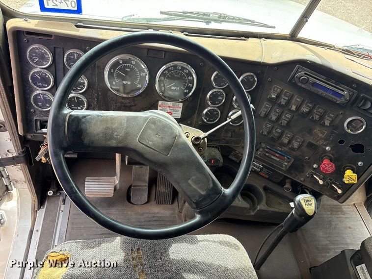 image for item FC2476 1999 International 9100 dump truck