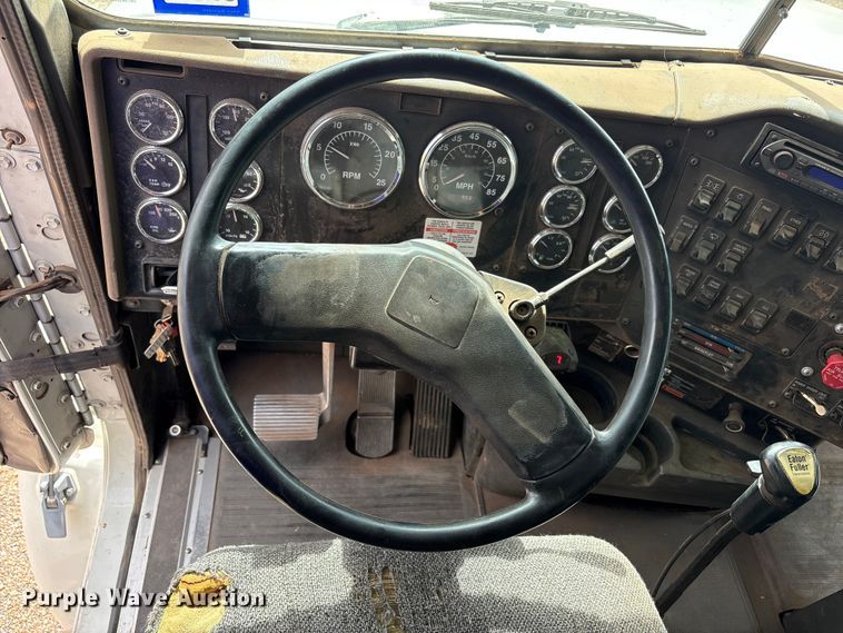 image for item FC2476 1999 International 9100 dump truck