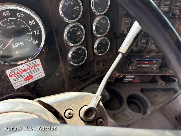 image for item FC2476 1999 International 9100 dump truck