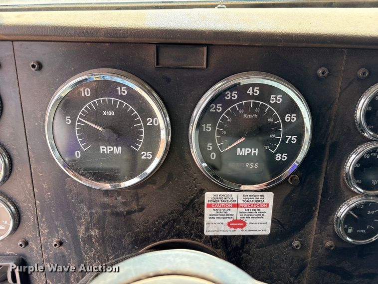 image for item FC2476 1999 International 9100 dump truck