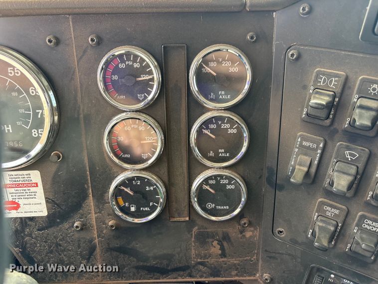 image for item FC2476 1999 International 9100 dump truck
