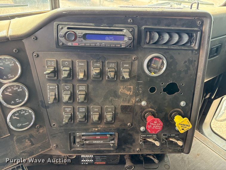 image for item FC2476 1999 International 9100 dump truck