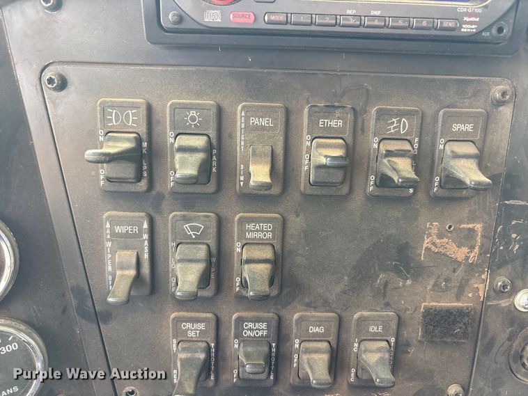 image for item FC2476 1999 International 9100 dump truck
