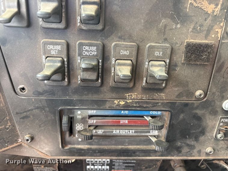 image for item FC2476 1999 International 9100 dump truck