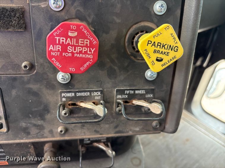image for item FC2476 1999 International 9100 dump truck