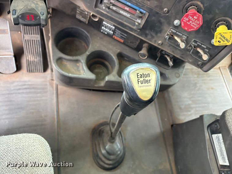 image for item FC2476 1999 International 9100 dump truck