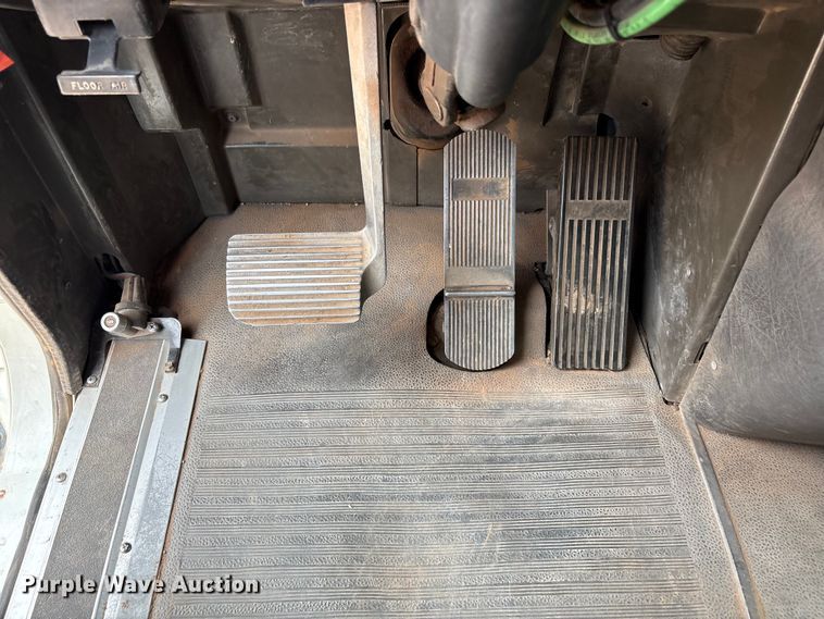 image for item FC2476 1999 International 9100 dump truck