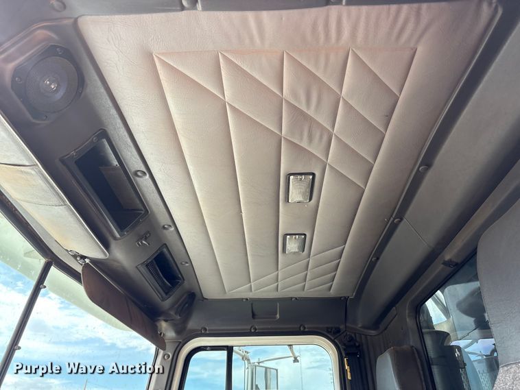 image for item FC2476 1999 International 9100 dump truck