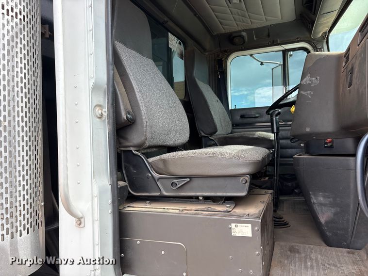image for item FC2476 1999 International 9100 dump truck