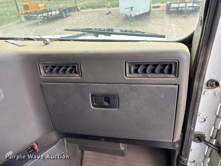 image for item FC2476 1999 International 9100 dump truck