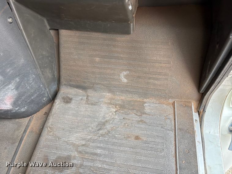 image for item FC2476 1999 International 9100 dump truck