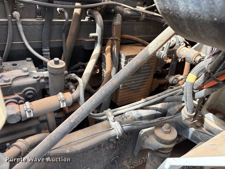 image for item FC2476 1999 International 9100 dump truck