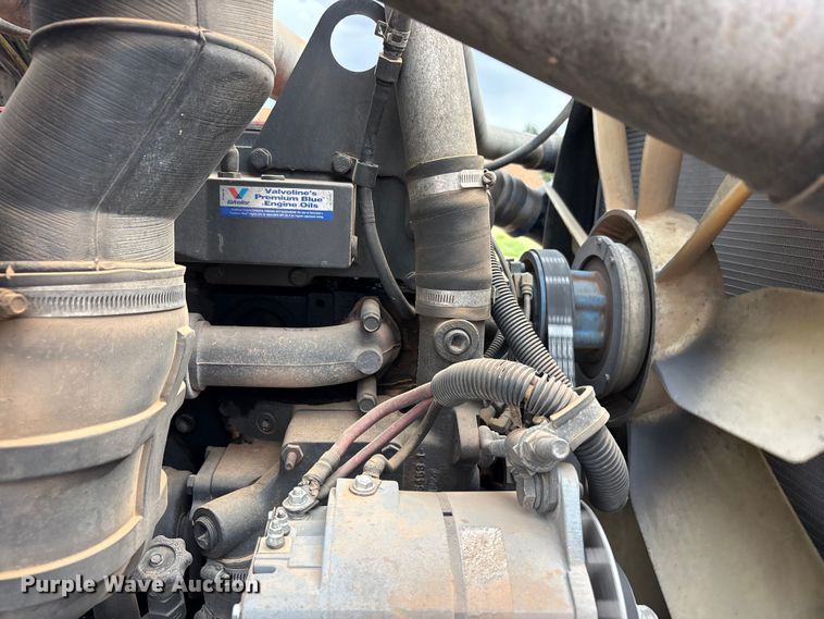 image for item FC2476 1999 International 9100 dump truck