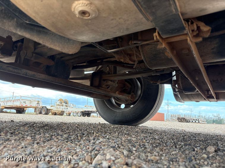 image for item FC2476 1999 International 9100 dump truck
