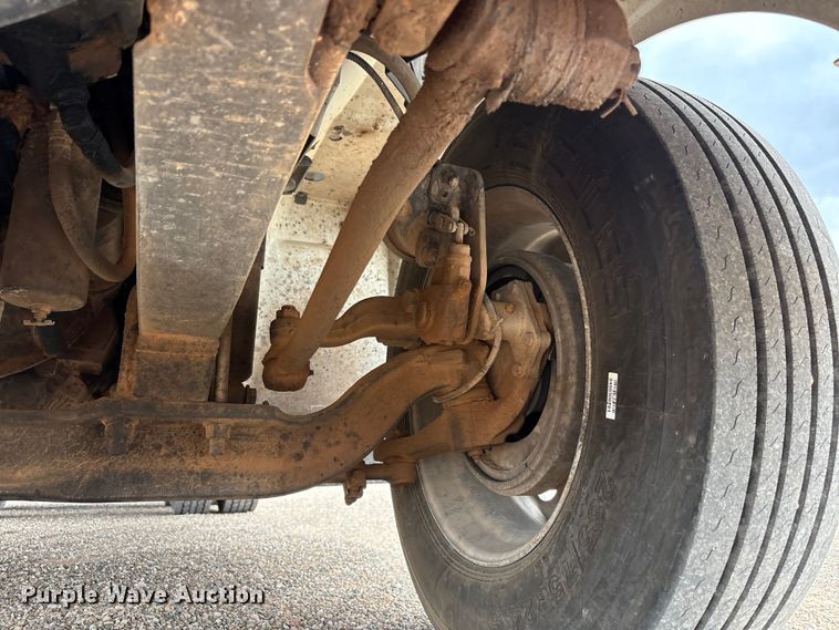 image for item FC2476 1999 International 9100 dump truck