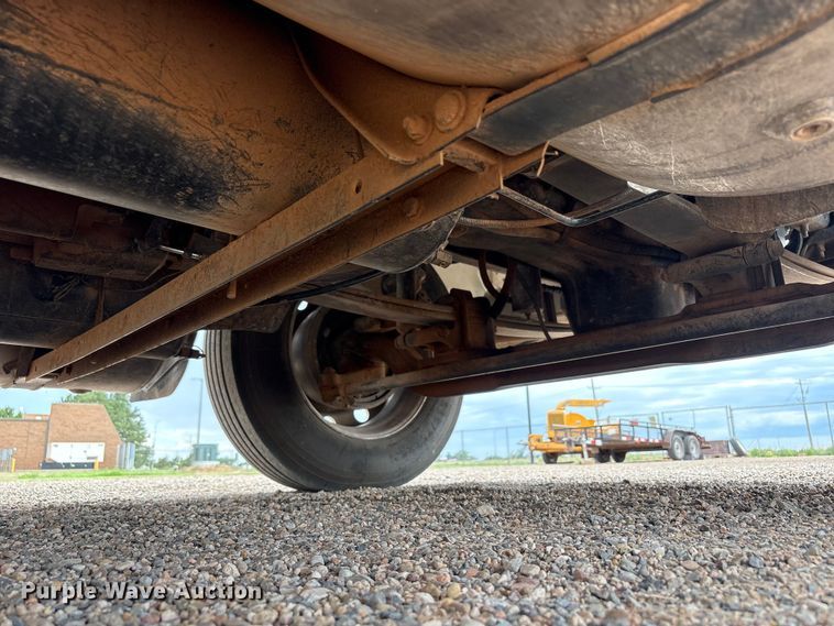 image for item FC2476 1999 International 9100 dump truck