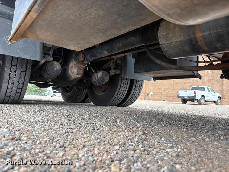 image for item FC2476 1999 International 9100 dump truck
