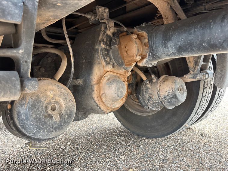 image for item FC2476 1999 International 9100 dump truck