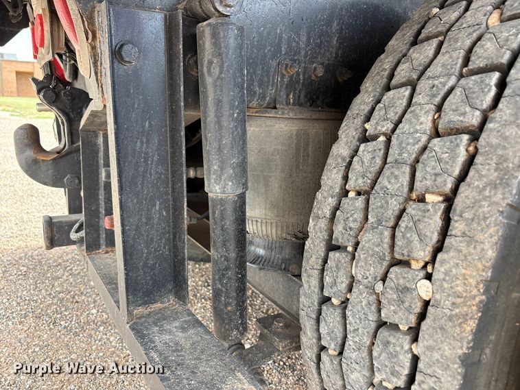 image for item FC2476 1999 International 9100 dump truck