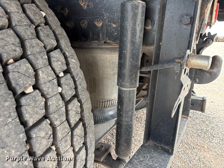 image for item FC2476 1999 International 9100 dump truck