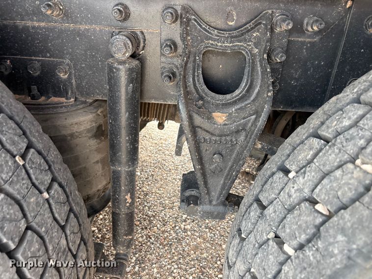 image for item FC2476 1999 International 9100 dump truck