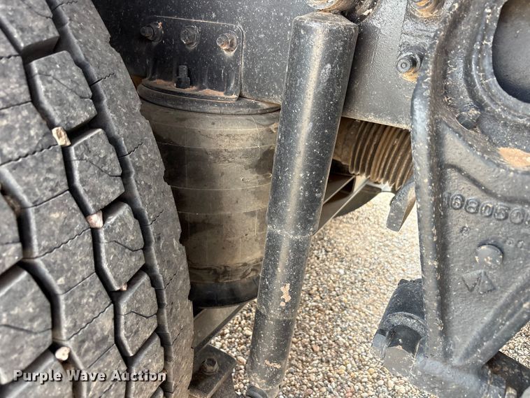 image for item FC2476 1999 International 9100 dump truck
