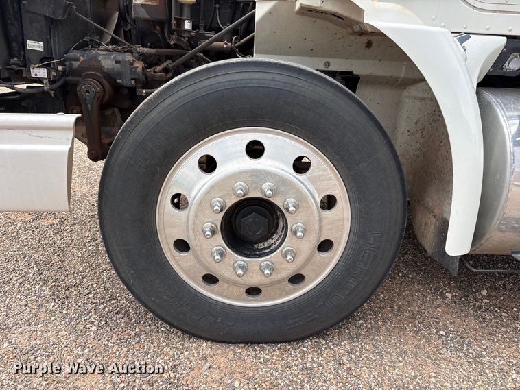 image for item FC2476 1999 International 9100 dump truck