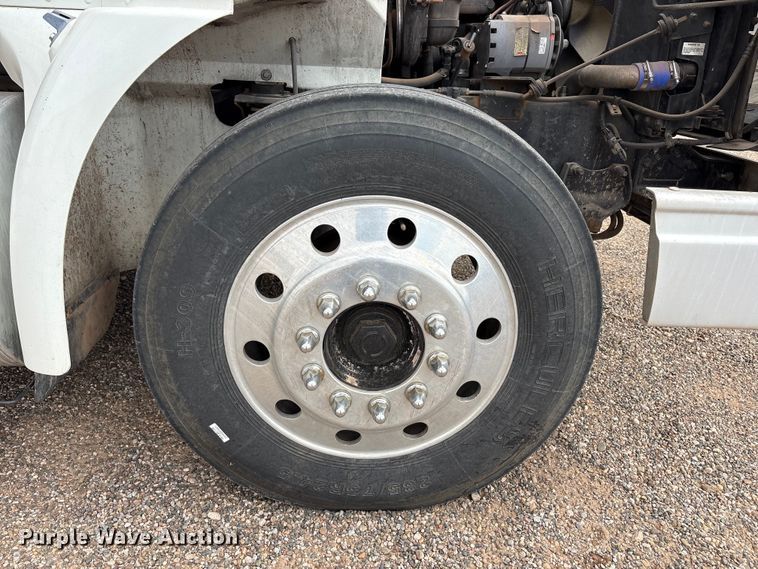 image for item FC2476 1999 International 9100 dump truck