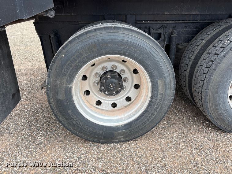 image for item FC2476 1999 International 9100 dump truck