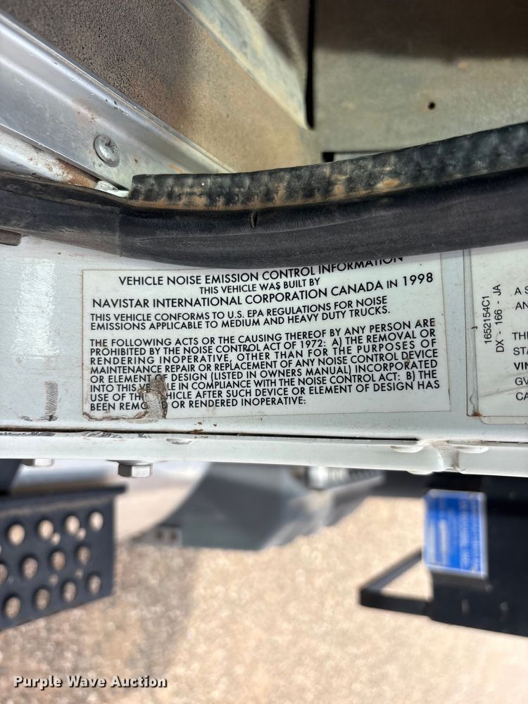 image for item FC2476 1999 International 9100 dump truck