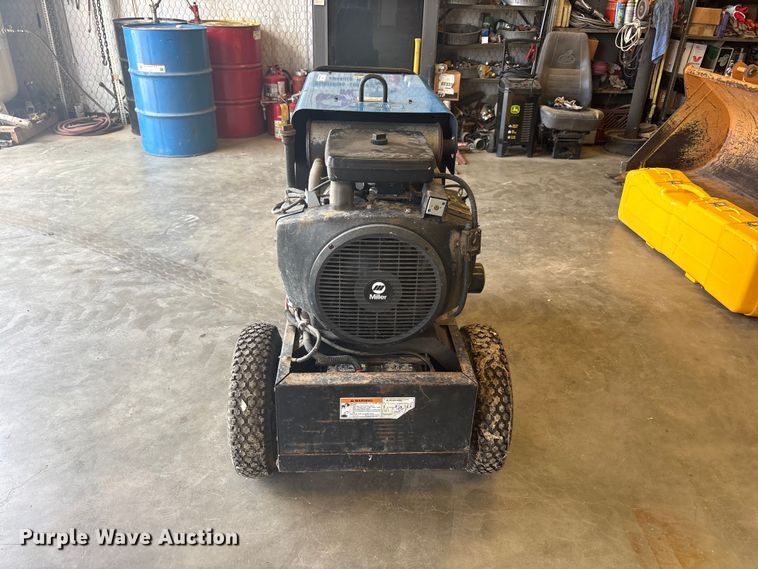 image for item FC2481 1995 Miller Bobcat 225G welder/generator