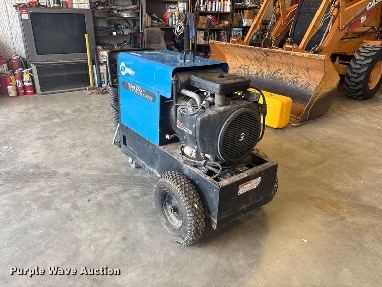 image for item FC2481 1995 Miller Bobcat 225G welder/generator