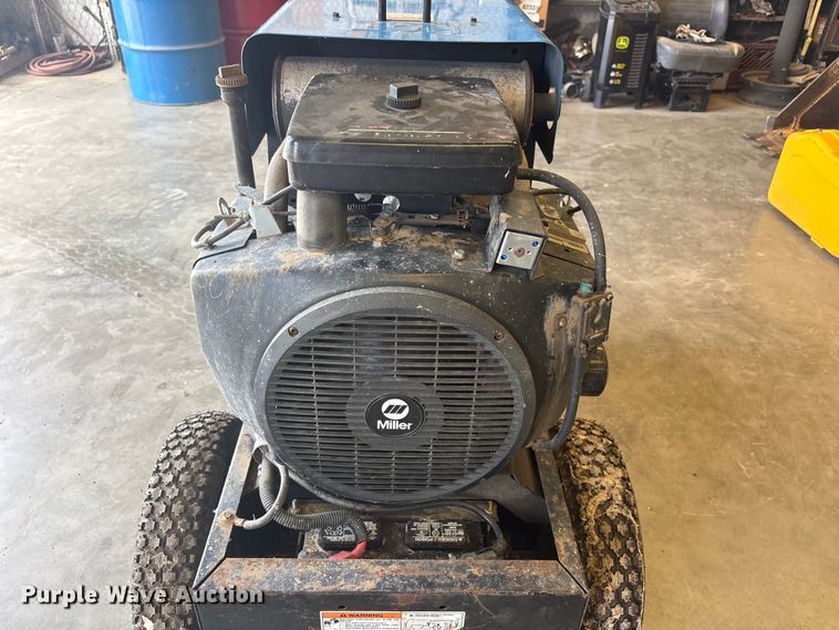 image for item FC2481 1995 Miller Bobcat 225G welder/generator
