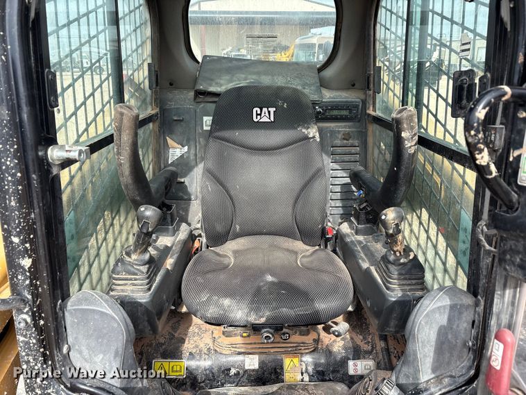 image for item FC2484 2023 Caterpillar 259D3 tracked skid steer loader