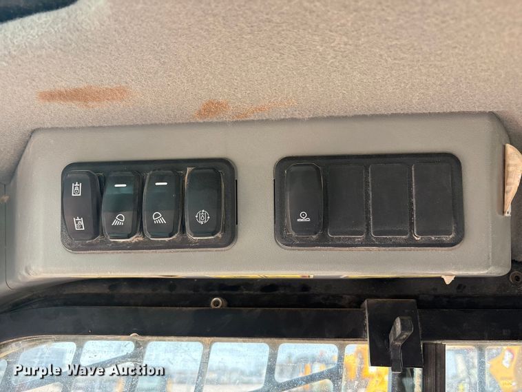 image for item FC2484 2023 Caterpillar 259D3 tracked skid steer loader