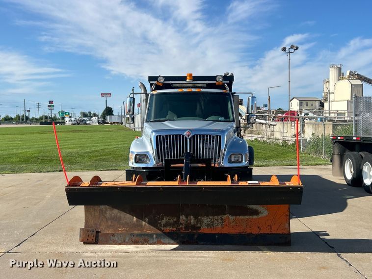 image for item FC2786 2003 International 7400 dump truck