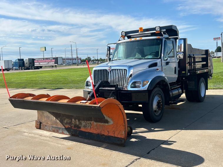 image for item FC2786 2003 International 7400 dump truck