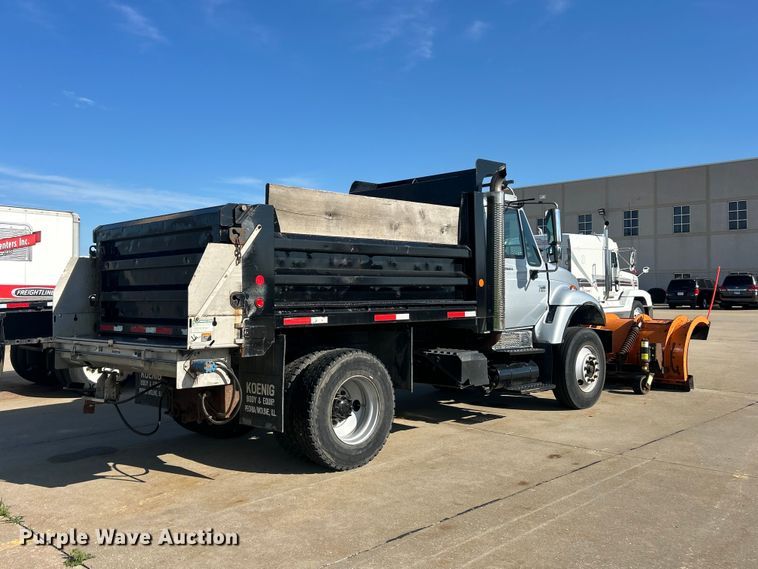 image for item FC2786 2003 International 7400 dump truck