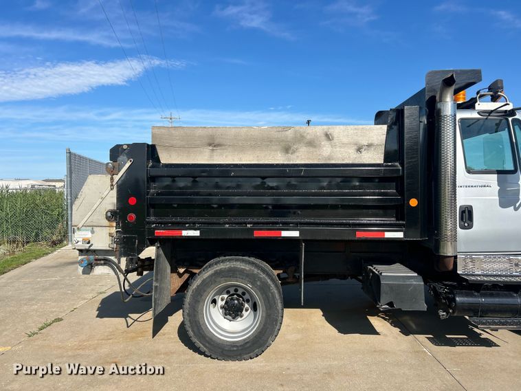 image for item FC2786 2003 International 7400 dump truck