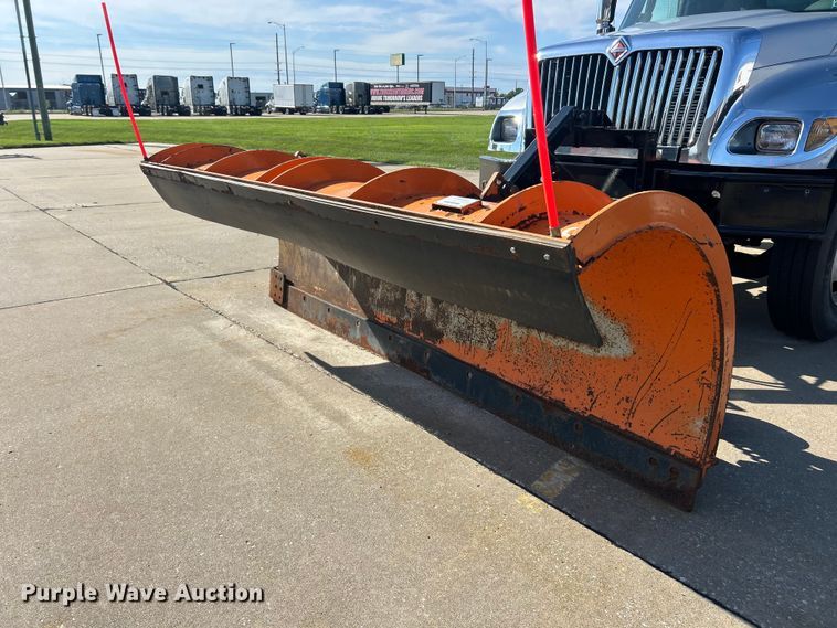 image for item FC2786 2003 International 7400 dump truck