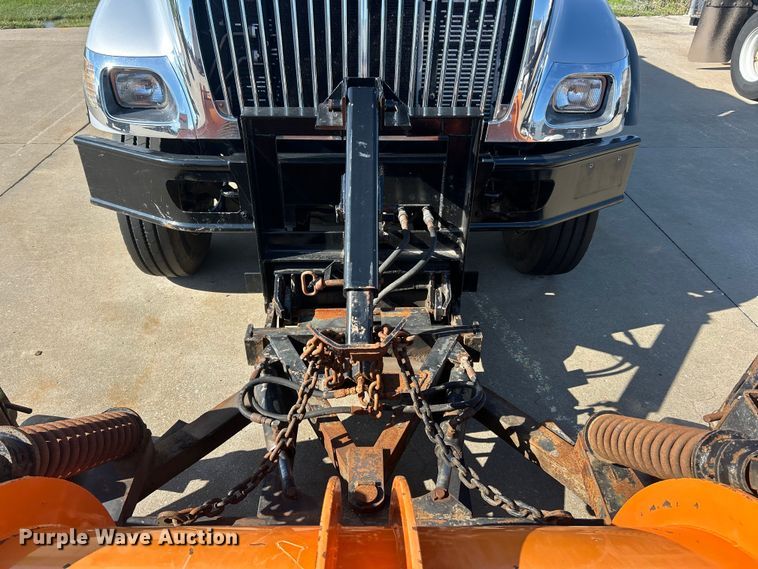 image for item FC2786 2003 International 7400 dump truck