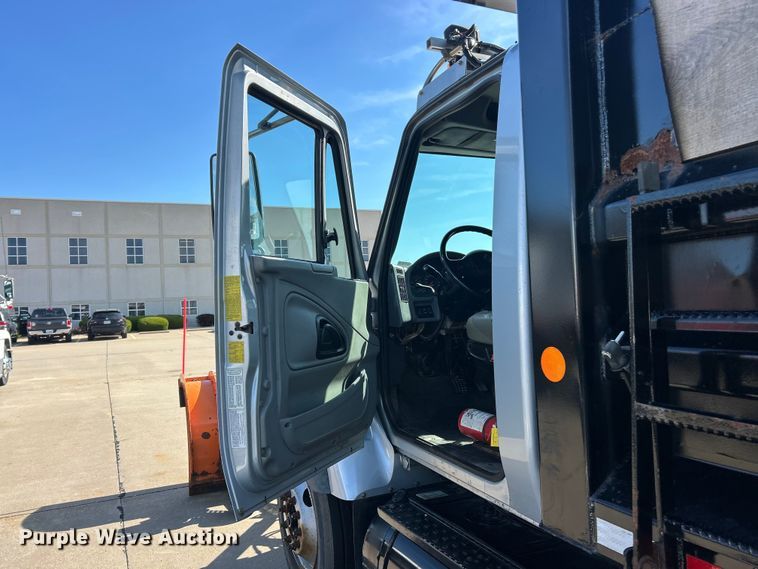 image for item FC2786 2003 International 7400 dump truck