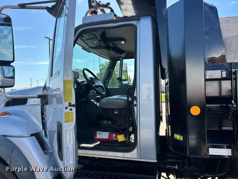 image for item FC2786 2003 International 7400 dump truck